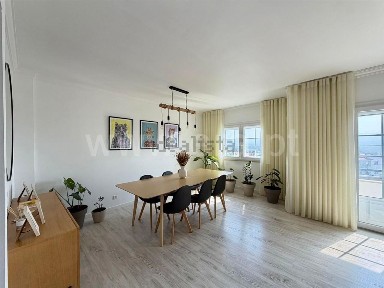 Apartamento T3 à venda na Rua Principal