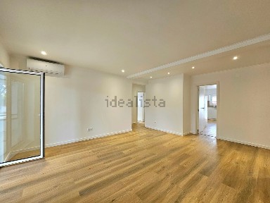 Apartamento T3 à venda na Rua Francisco Almeida Grandela, 96
