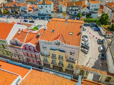 Apartamento T4 à venda na Rua Doutor Miguel Bombarda, 49