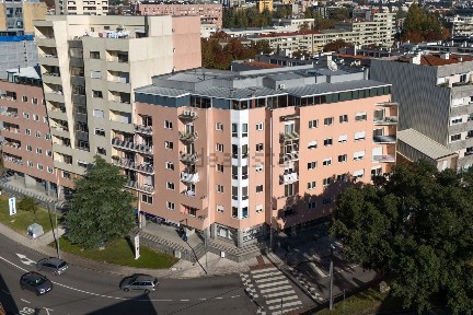 Apartamento T3 à venda na Rua Jaime Sotto Mayor, 6
