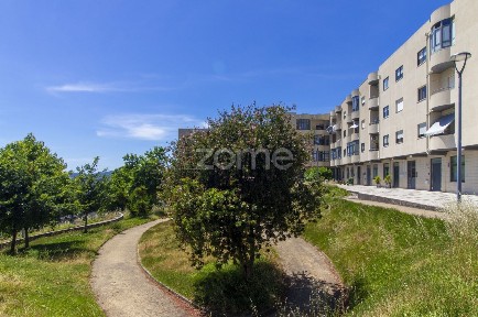 Apartamento T3 à venda na Rua da Cruz Vermelha, 25