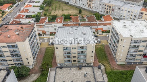Apartamento T3 à venda na Rua São Salvador de Montélios