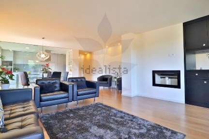 Apartamento T4 à venda na Avenida de São Lourenço, 56