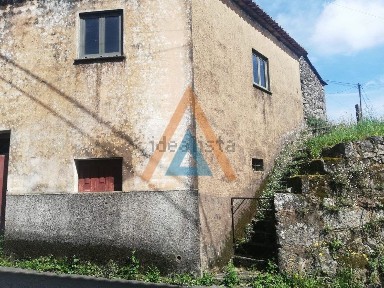 Moradia independente à venda em Romariz