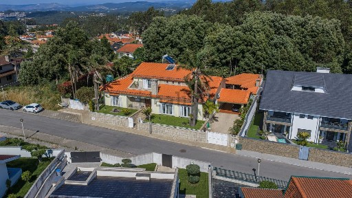 Moradia independente à venda na Rua 2 Urbanização Quinta da Fonte Nova, 214