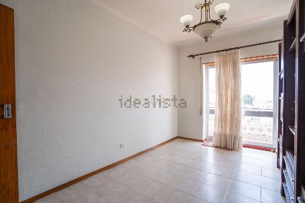Apartamento T4 à venda na Rua Carlos Neves, 5