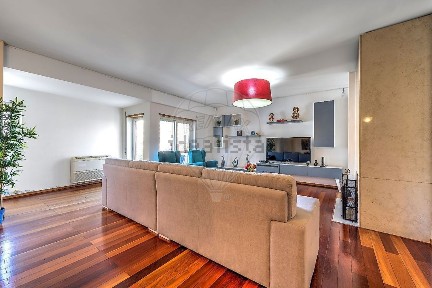 Apartamento T4 à venda na Praça Paulo Vidal, 37