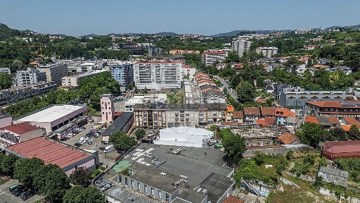 Apartamento T4 à venda na Rua Francisco Agra