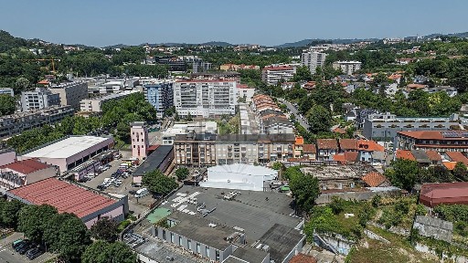 Apartamento T4 à venda na Rua Francisco Agra