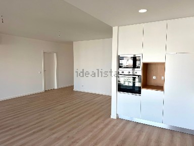 Apartamento T3 à venda na Rua Doutor Seixas Brandão