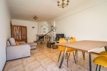 Apartamento T3 à venda na Rua Óscar Dias Pereira, 58