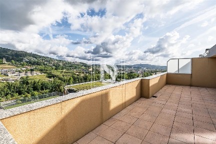 Apartamento T4 à venda em Costa