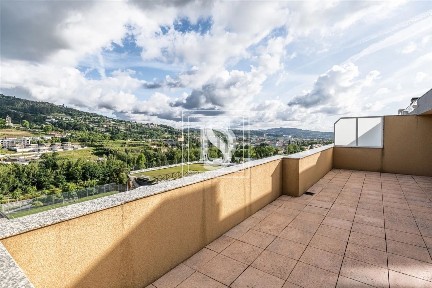 Apartamento T4 à venda em Costa