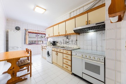 Apartamento T2 à venda na Praça das Fontainhas