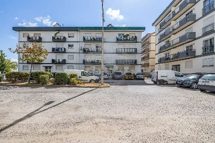 Apartamento T3 à venda na Rua Poeta José Marques da Cruz