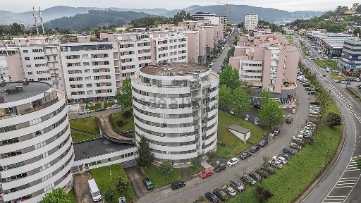 Apartamento T3 à venda na Rua Manuel Almeida Passos