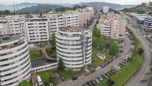 Apartamento T3 à venda na Rua Manuel Almeida Passos