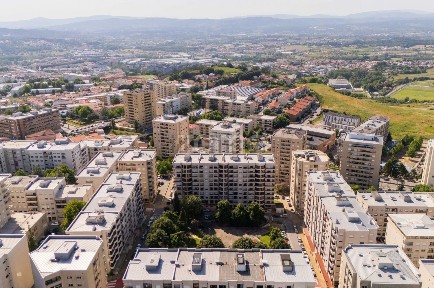 Apartamento T3 à venda na Praça das Fontainhas, 47