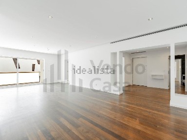 Apartamento T3 à venda na Rua Doutor José Maria Brandão, 7