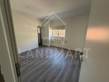 Apartamento T3 à venda em Turquel