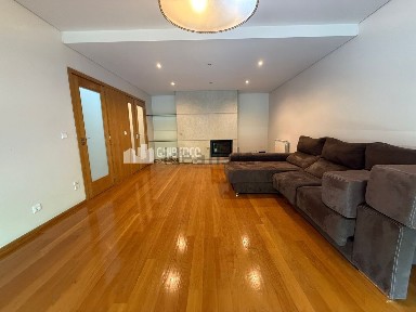 Apartamento T3 à venda na Rua Eduardo Manuel de Almeida s/n