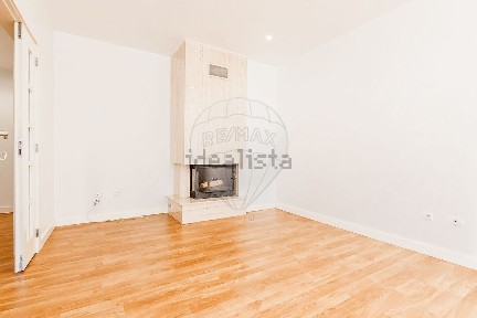 Apartamento T3 à venda na Rua Antero Henriques da Silva s/n