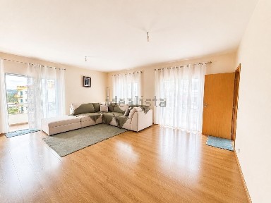 Apartamento T3 à venda na Rua da Barreira de Meda