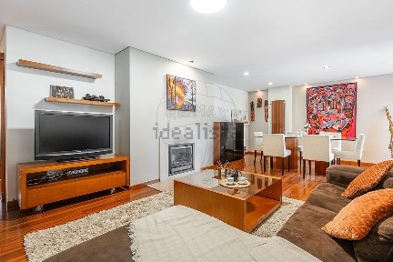 Apartamento T3 à venda na Rua Doutor Egídio Guimarães s/n