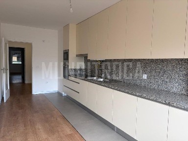 Apartamento T3 à venda na Lamaçães