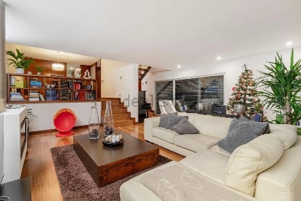 Moradia geminada à venda na Rua Dom Francisco de Almeida, 108