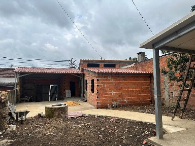 Moradia independente à venda na Rua António Ribeiro da Silva, 62