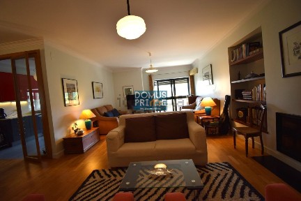 Apartamento T4 à venda na Rua Professor Machado Vilela, 170