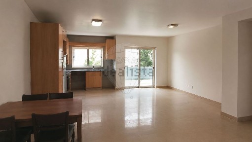 Apartamento T2 à venda na Rua da Fonte