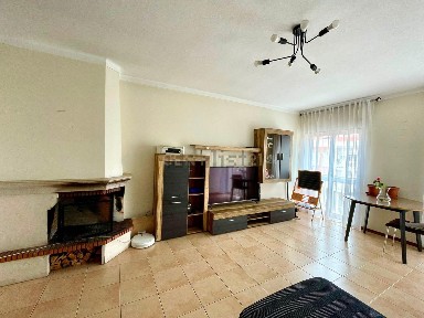 Apartamento T2 à venda na Rua de Leiria, 8