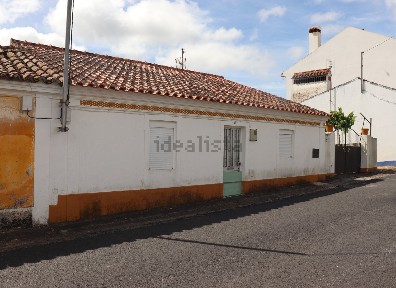 Moradia em banda à venda na Rua 13 de Maio, 42