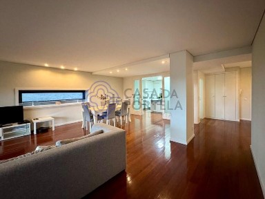 Apartamento T4 à venda na Rua Mário Cesariny, 188