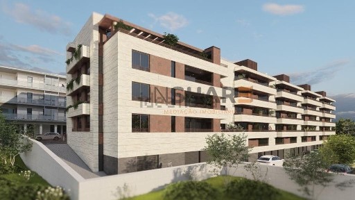 Apartamento T3 à venda na Avenida Marechal Humberto Delgado