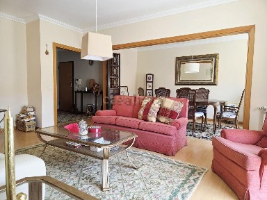 Apartamento T4 à venda na Rua Manuel Mafra, 48