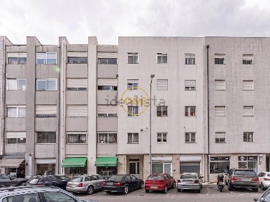 Apartamento T3 à venda na Rua Conselheiro Lobato s/n