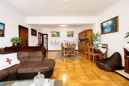 Apartamento T3 à venda na Rua da Madalena
