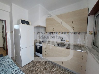 Apartamento T2 à venda na Rua Comendador Raúl Tomé Feteira