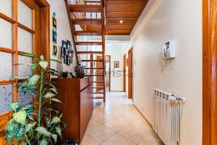 Apartamento T3 à venda na Rua Engenheiro Alberto Martins Zuquete