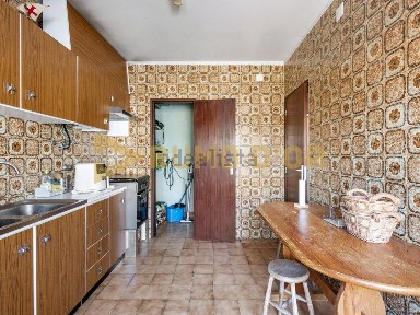 Apartamento T2 à venda na Rua José da Conceição Bento