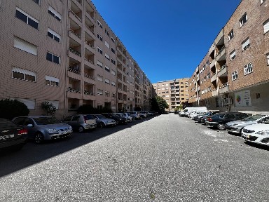 Apartamento T3 à venda na Rua Dr. Francisco Mendes