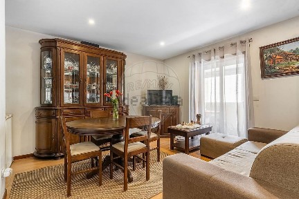 Apartamento T2 à venda na Rua Inácio José Peixoto, 85