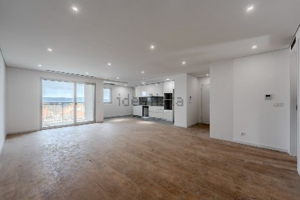 Apartamento T2 à venda na Rua Cónego Dr. José Marques