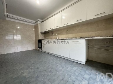 Apartamento T3 à venda em Arcozelo