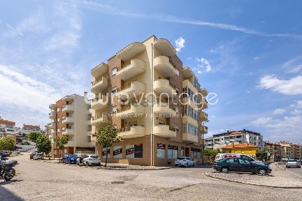 Apartamento T3 à venda na Rua Vale de Lobos s/n