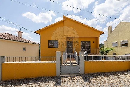 Moradia independente à venda em Além da Ribeira e Pedreira