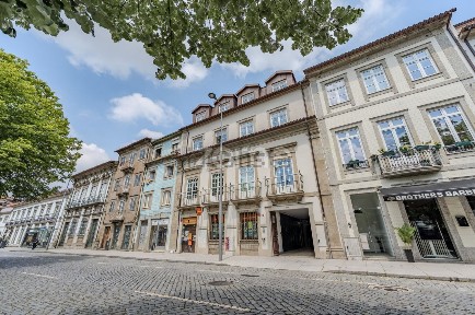 Apartamento T1 à venda na Avenida Central, 137